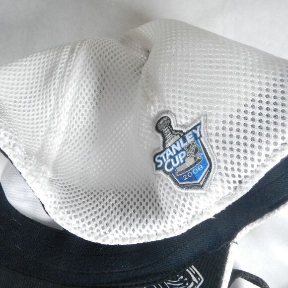 2009 New Era Stanley Cup Champions Flex Hat - Picture 9 of 10